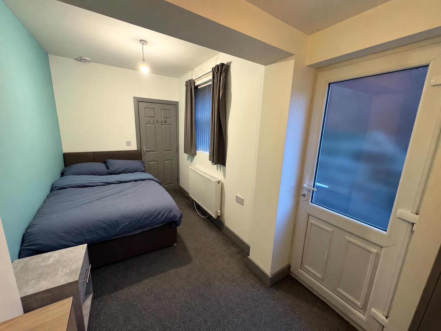 Room Carr View Avenue in Doncaster