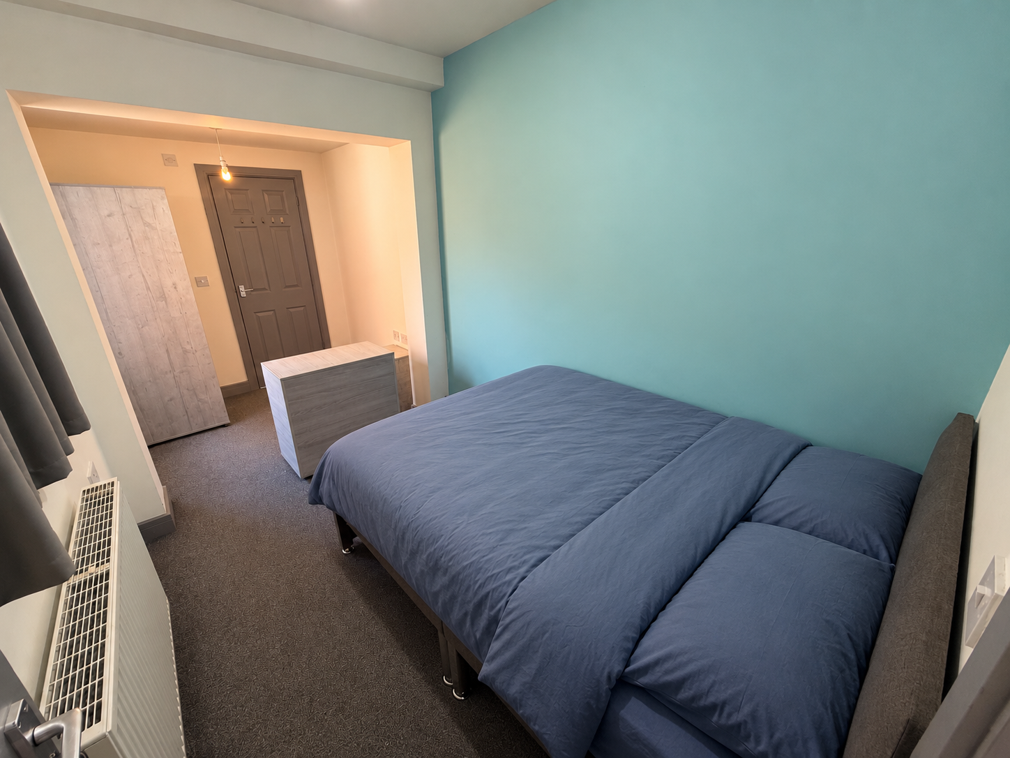 Room Carr View Avenue in Doncaster