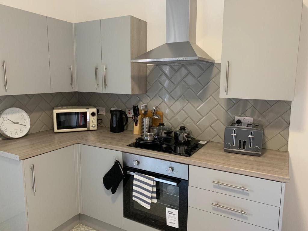 Room Carr View Avenue in Doncaster