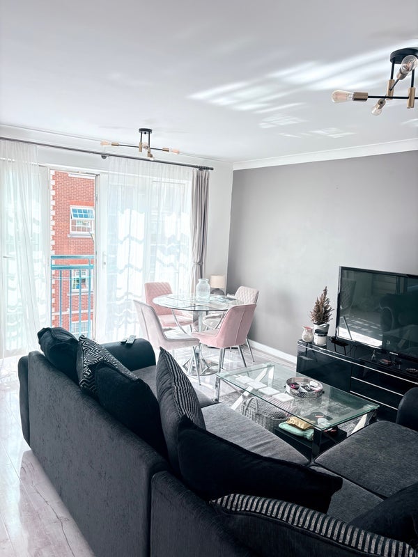 Room Queensberry Place in Greater London