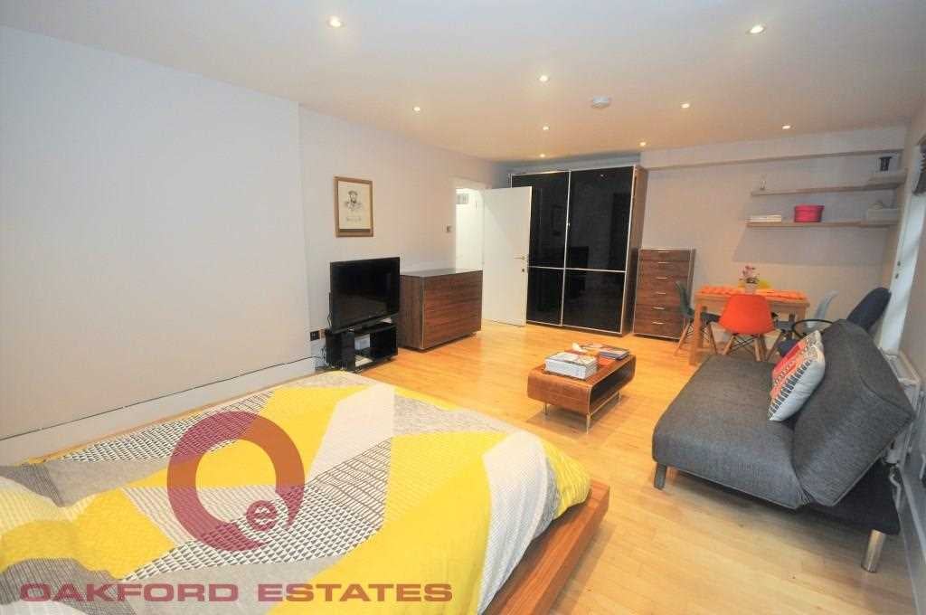 Flat John's Mews in Greater London