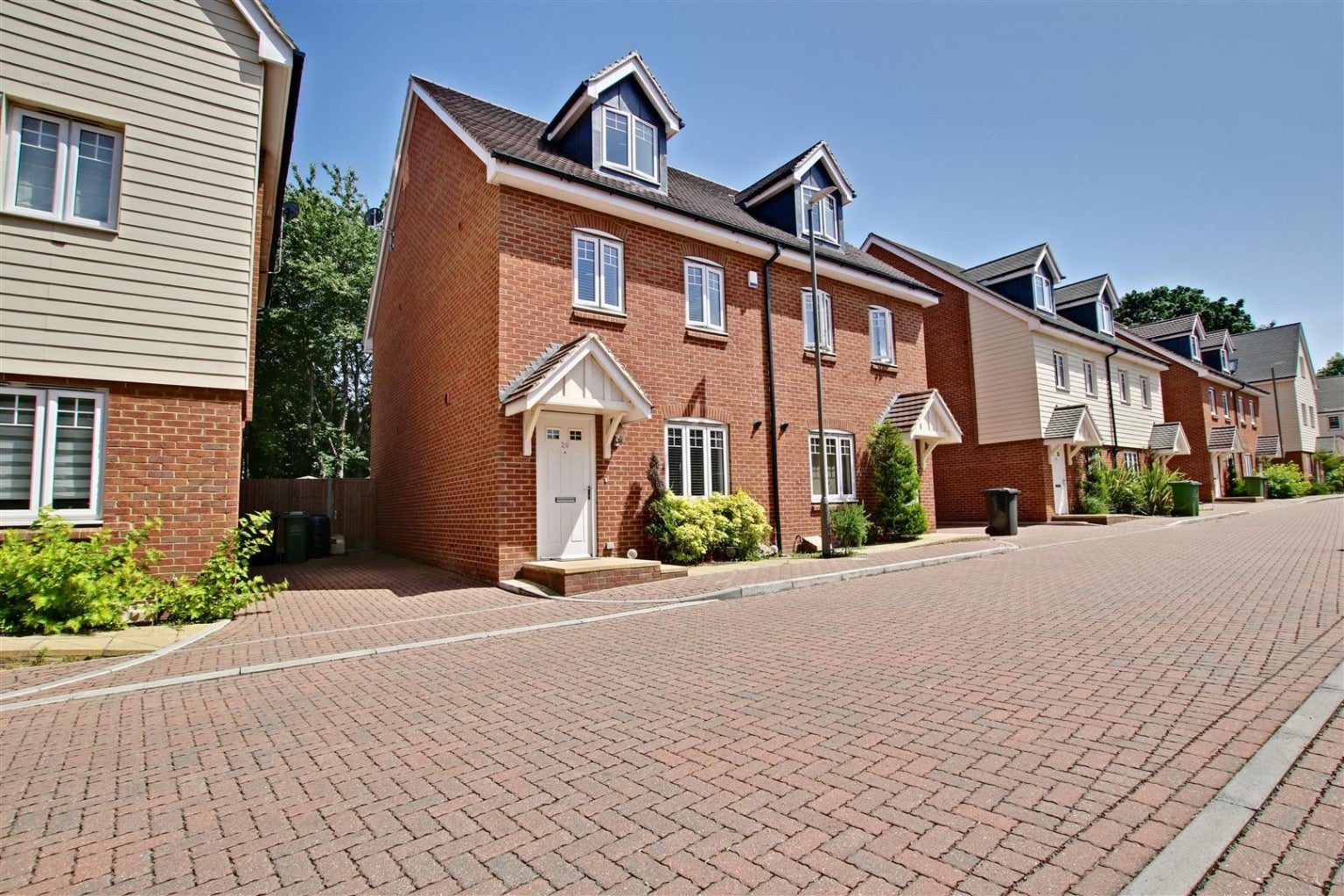 House Elham Crescent in Dartford