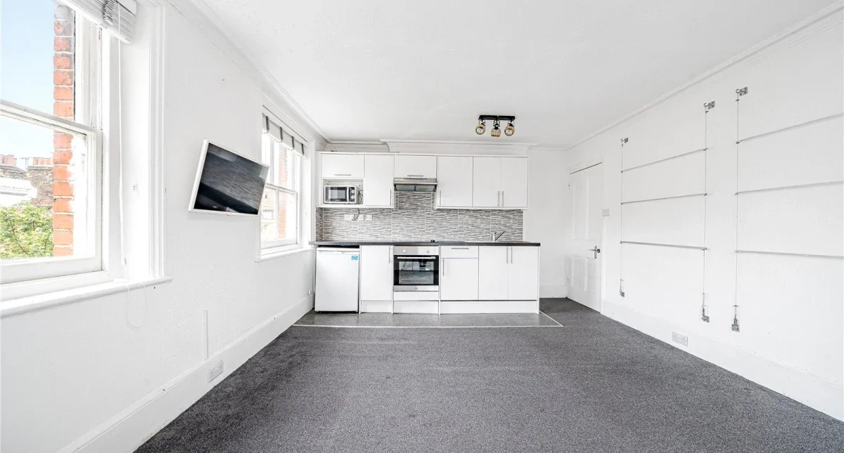 Flat Charlotte Street in Greater London