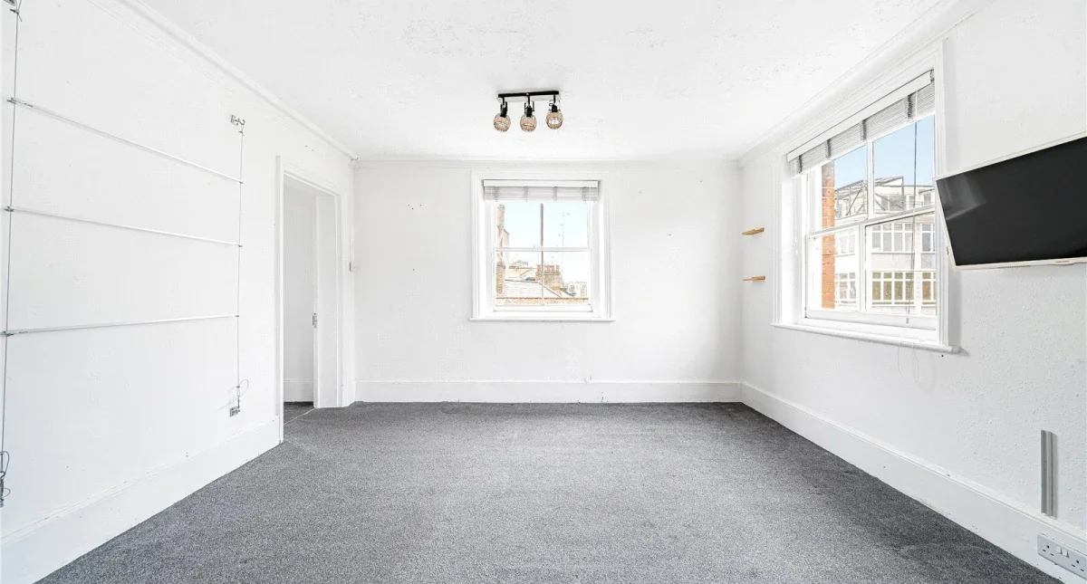 Flat Charlotte Street in Greater London