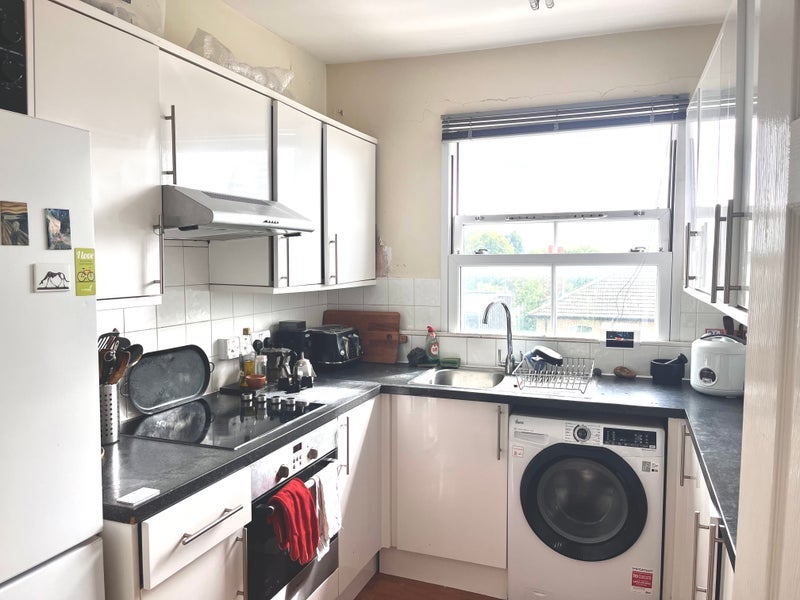 Room Shardeloes Road in Greater London