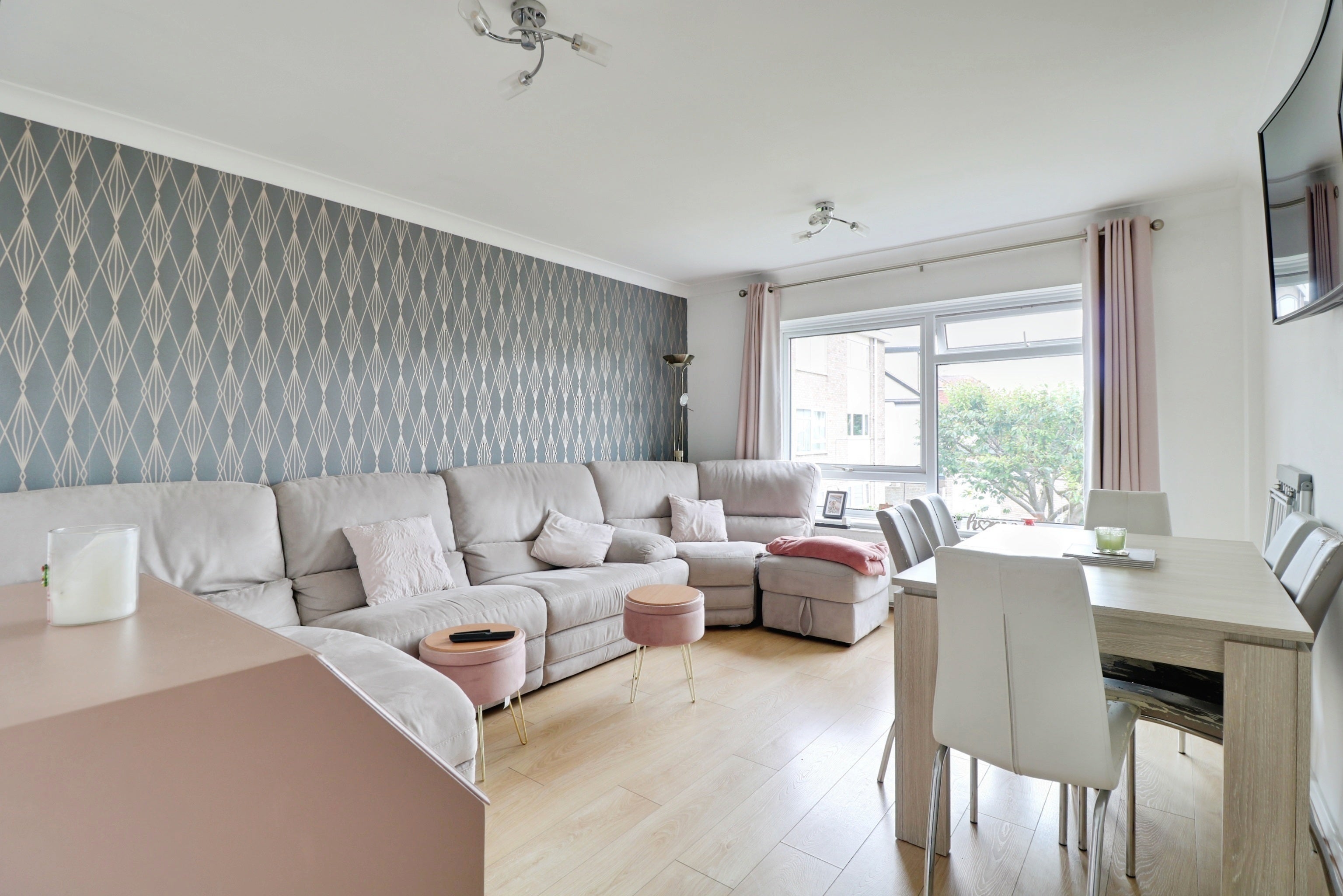 Flat Hudson Road in Southend-on-Sea