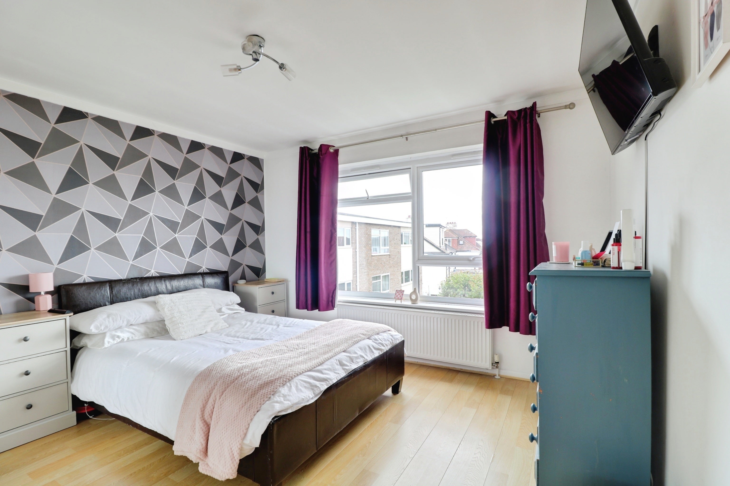 Flat Hudson Road in Southend-on-Sea