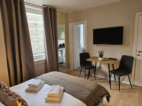Flat Lucan Place in Greater London