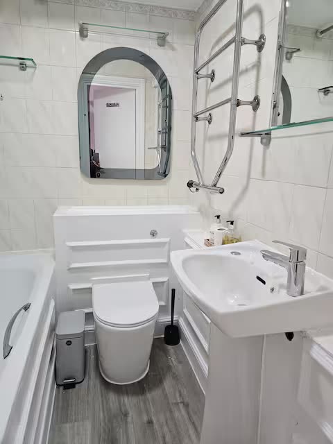 Flat Lucan Place in Greater London