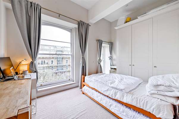 Flat Pembroke Road in Bristol