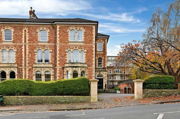 Flat Pembroke Road in Bristol