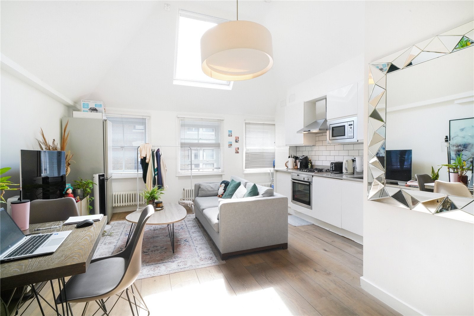 Flat Litchfield Street in City of Westminster