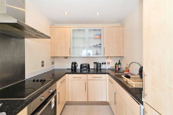 Flat Artichoke Hill in Greater London