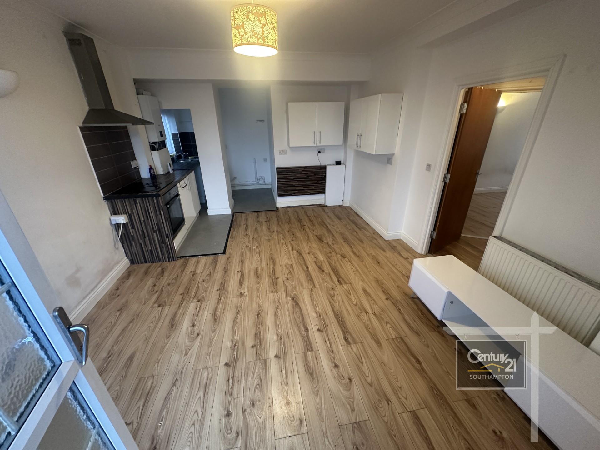 Flat Norton Close in Southampton
