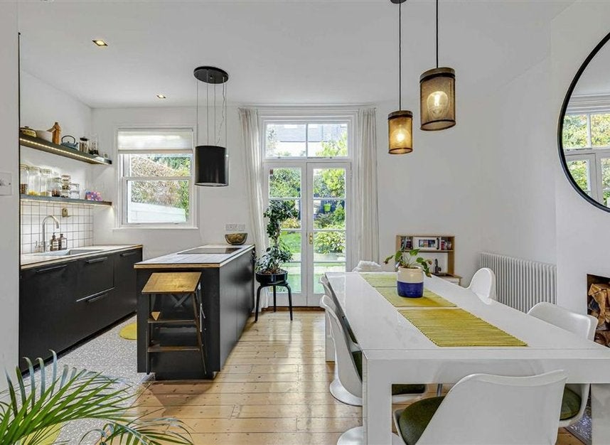 House Sandtoft Road in Greater London