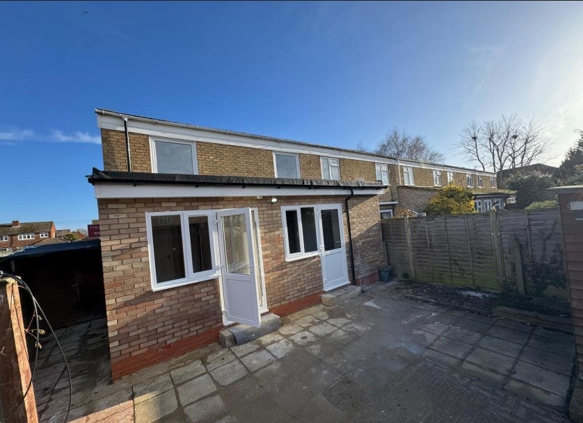 Room Byron Close in Elmbridge