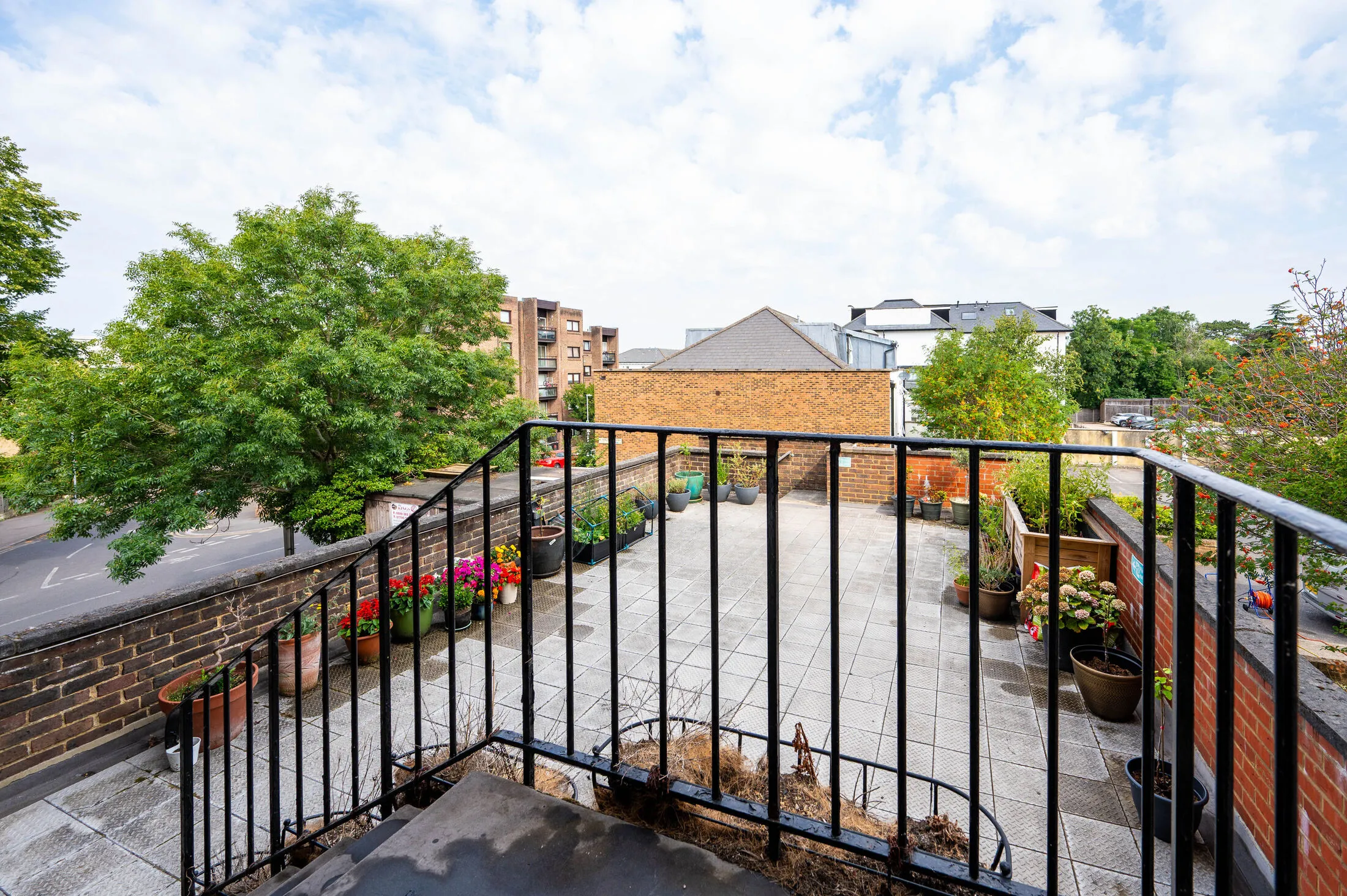 Flat St. Mark's Hill in Greater London
