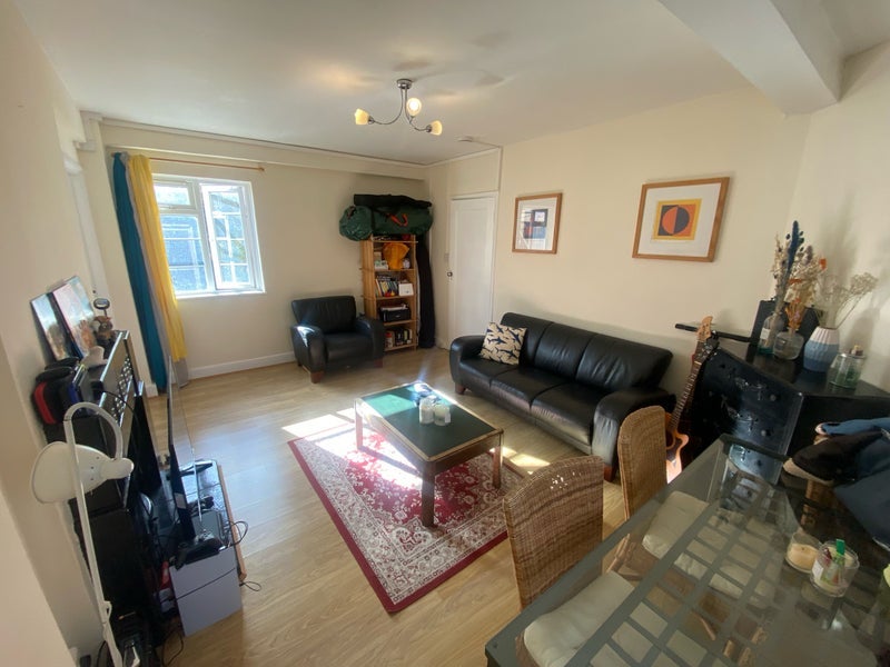 Flat Chiswick Village in Greater London
