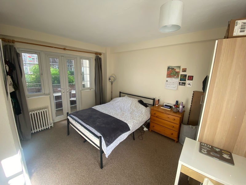 Flat Chiswick Village in Greater London