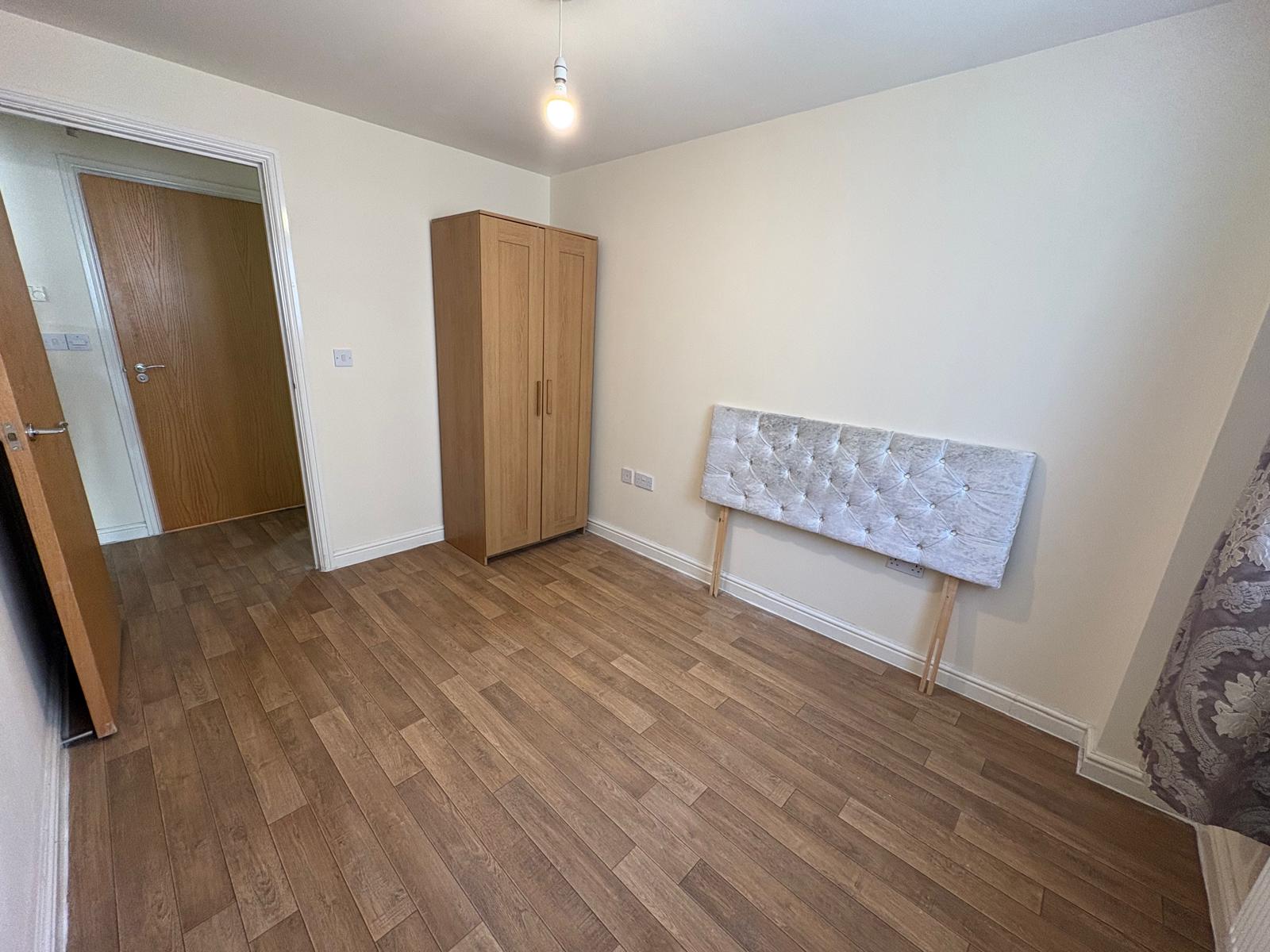 Flat Palmerston Road in Greater London