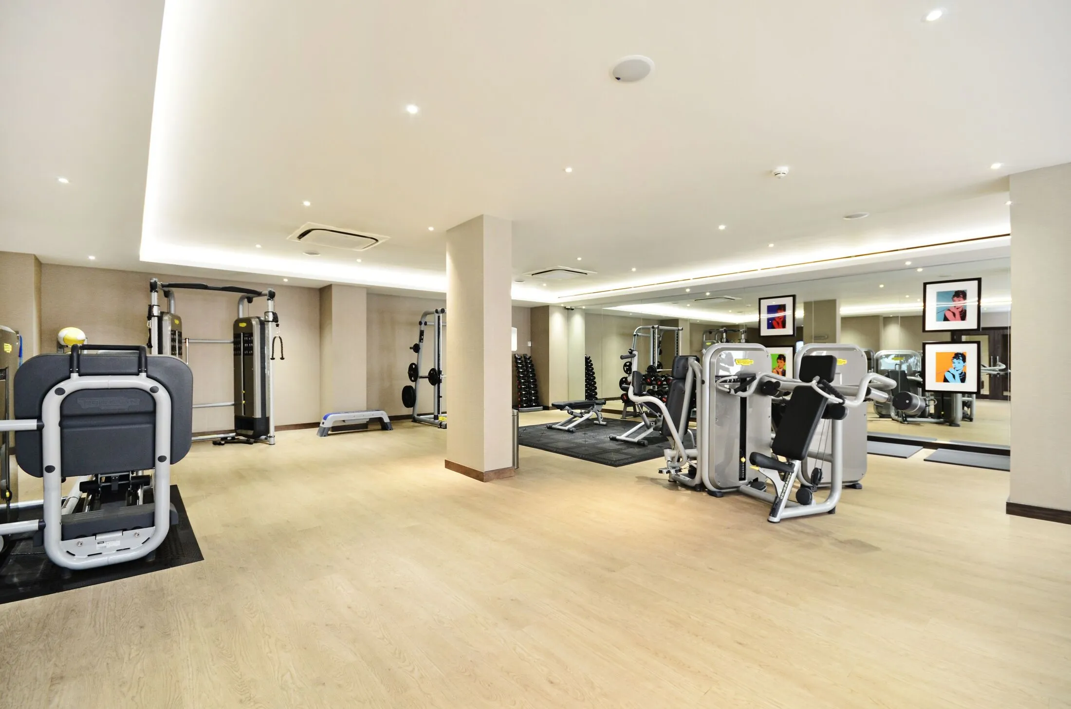 Flat Hoy Close in Greater London