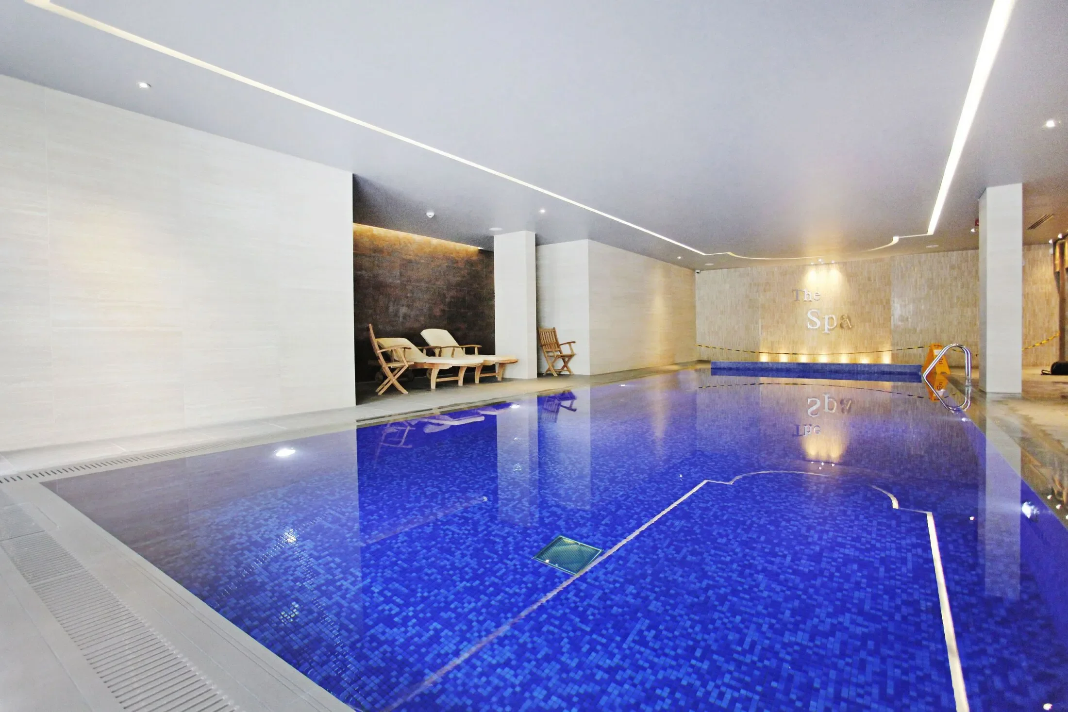 Flat Hoy Close in Greater London