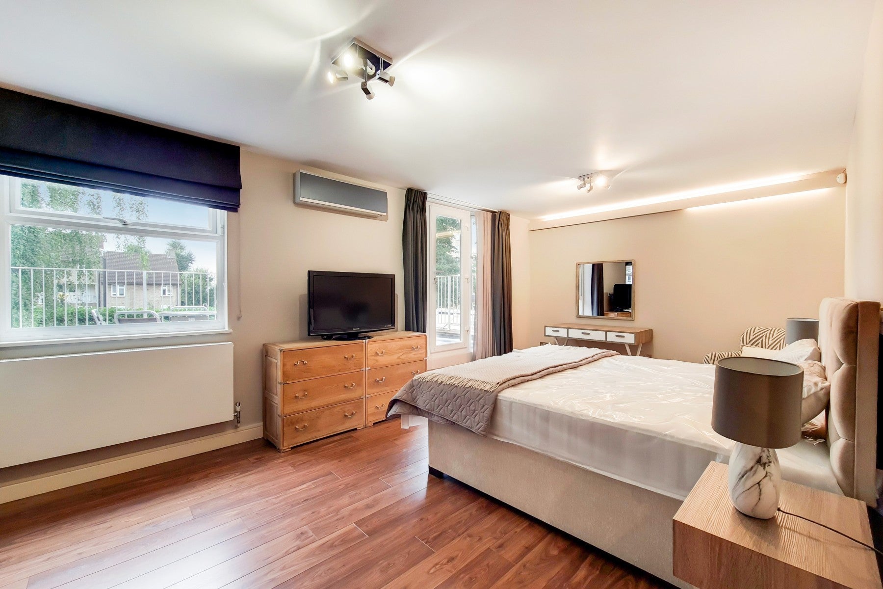 House Heath Close in London