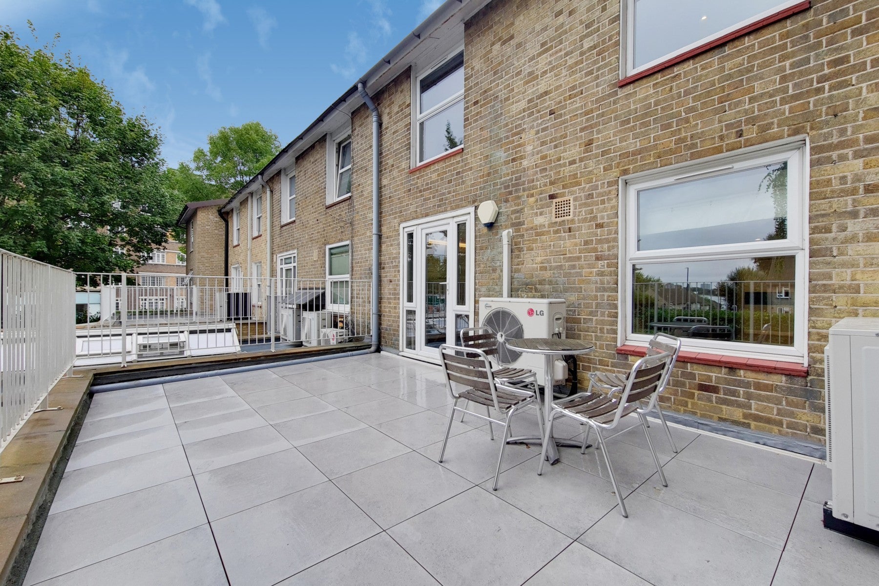 House Heath Close in London