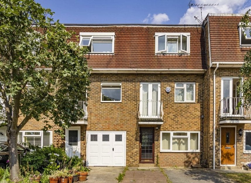 House Rowan Close in Greater London