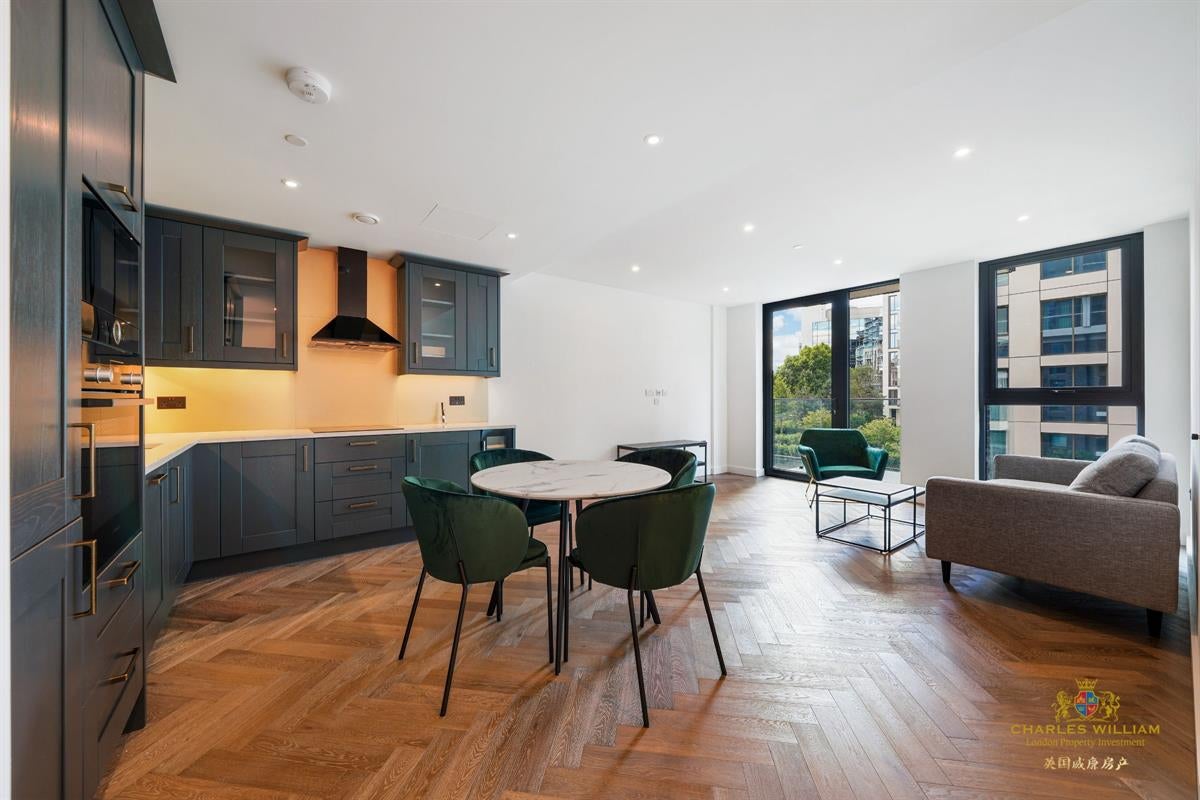 Flat Prusom Street in Greater London