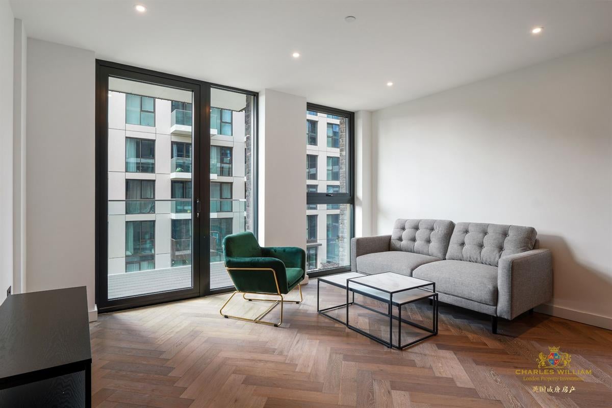 Flat Prusom Street in Greater London