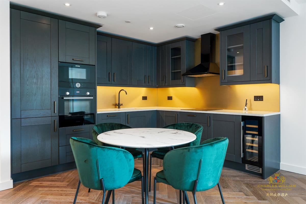 Flat Prusom Street in Greater London