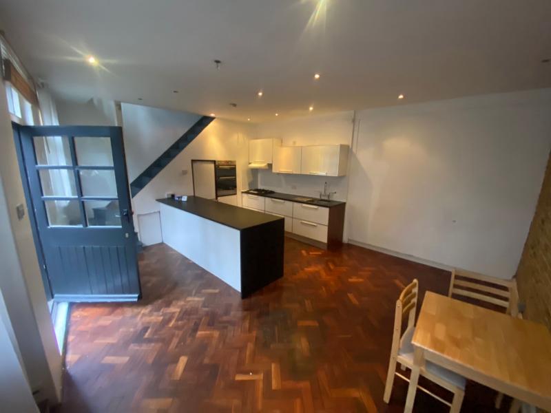 Flat Oakland Mews in Greater London