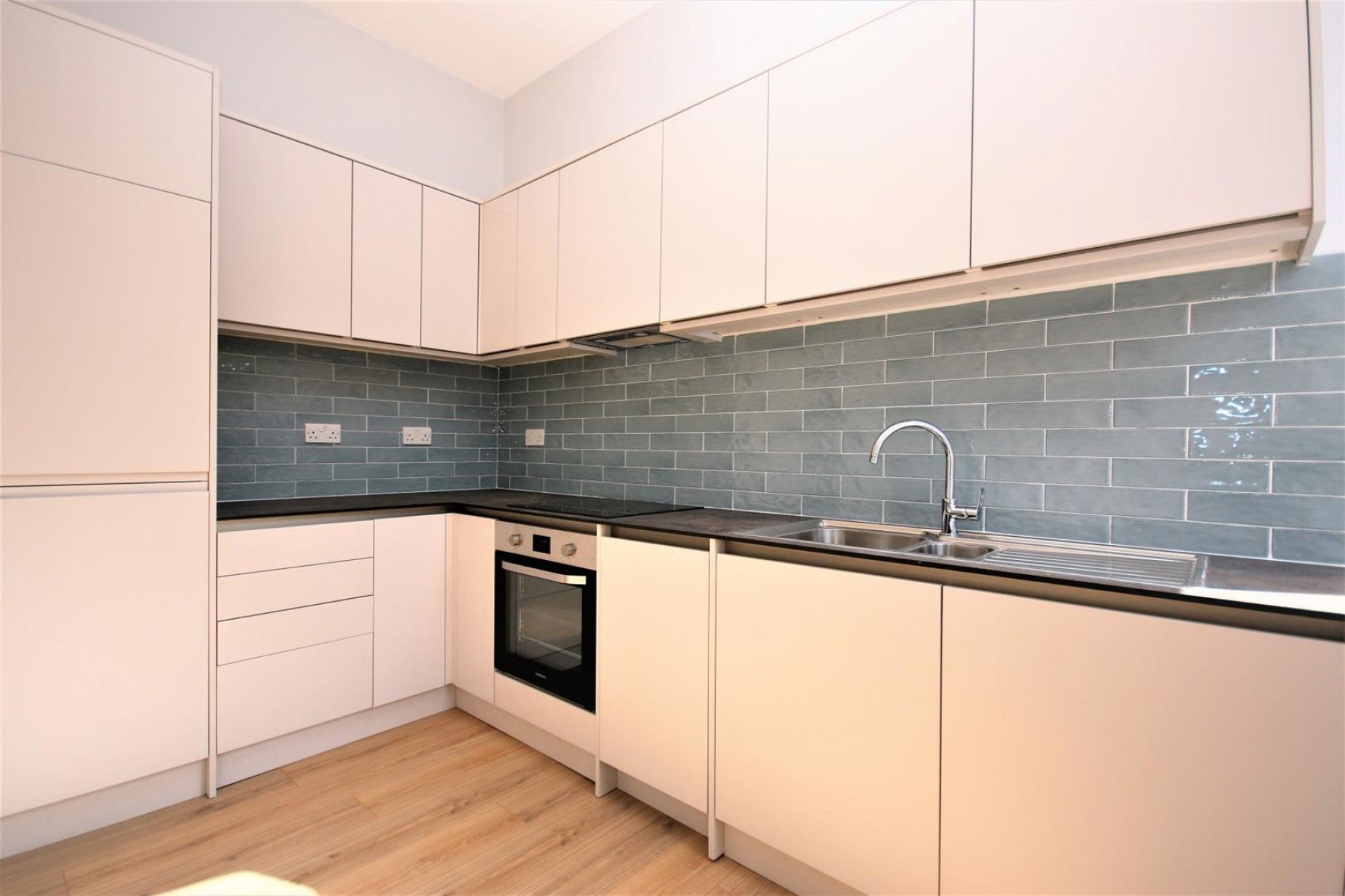 Flat Montpelier Grove in Greater London