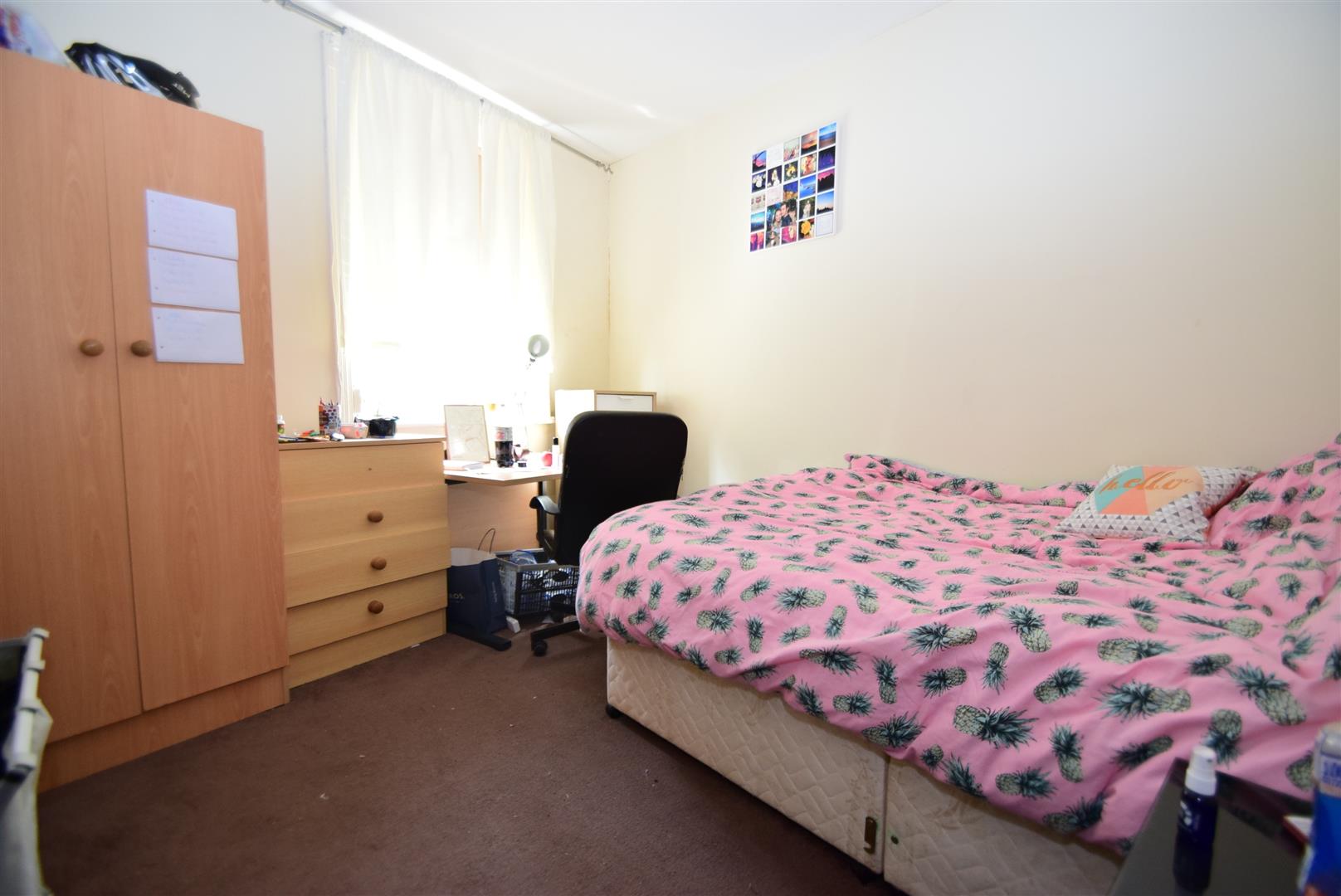 Flat Chillingham Road in Newcastle upon Tyne