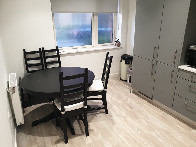 Flat Eaton Walk in Greater London