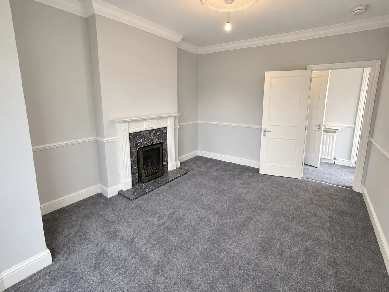 Flat Elmcourt Road in Greater London