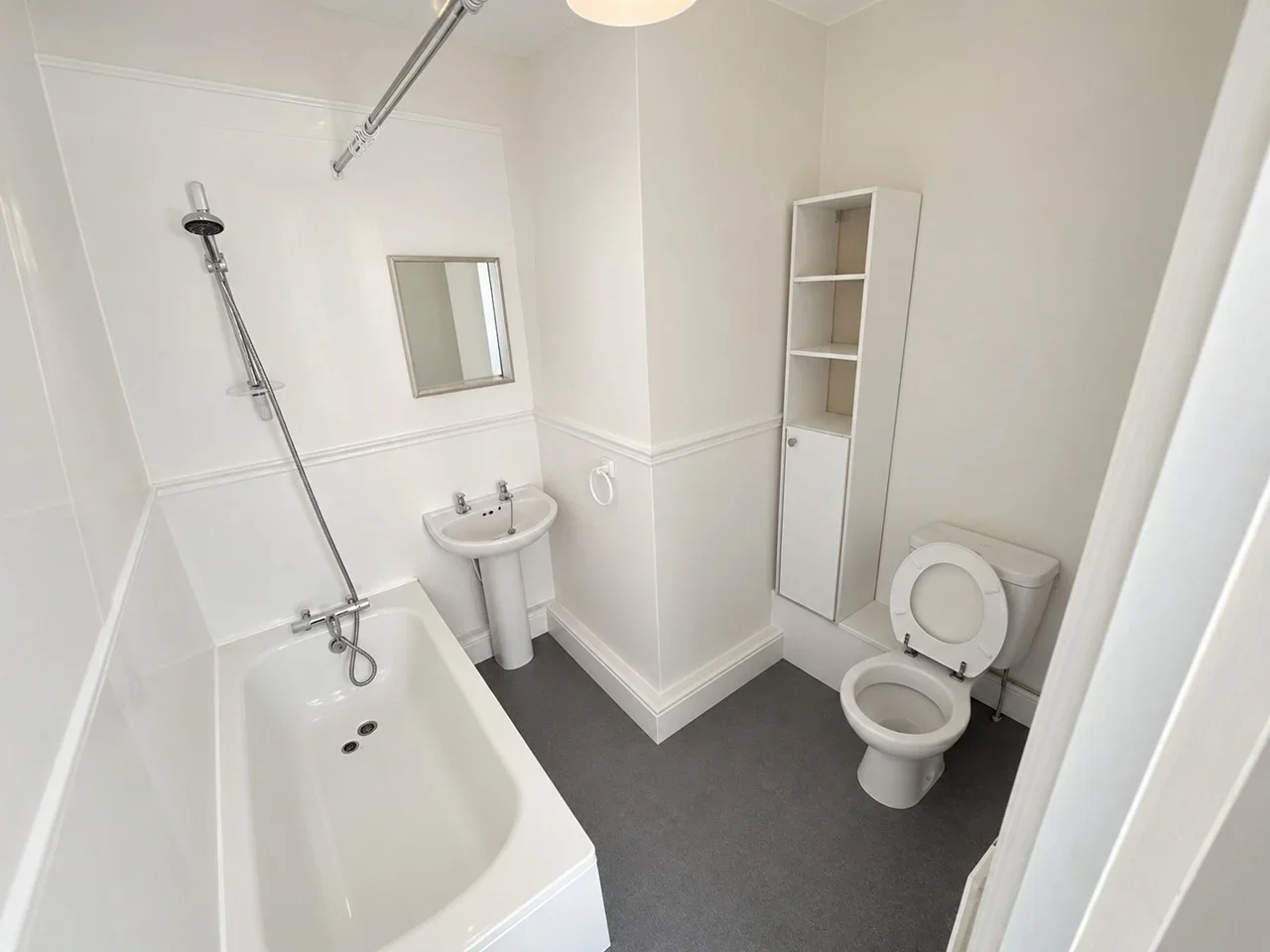 Flat Elmcourt Road in Greater London