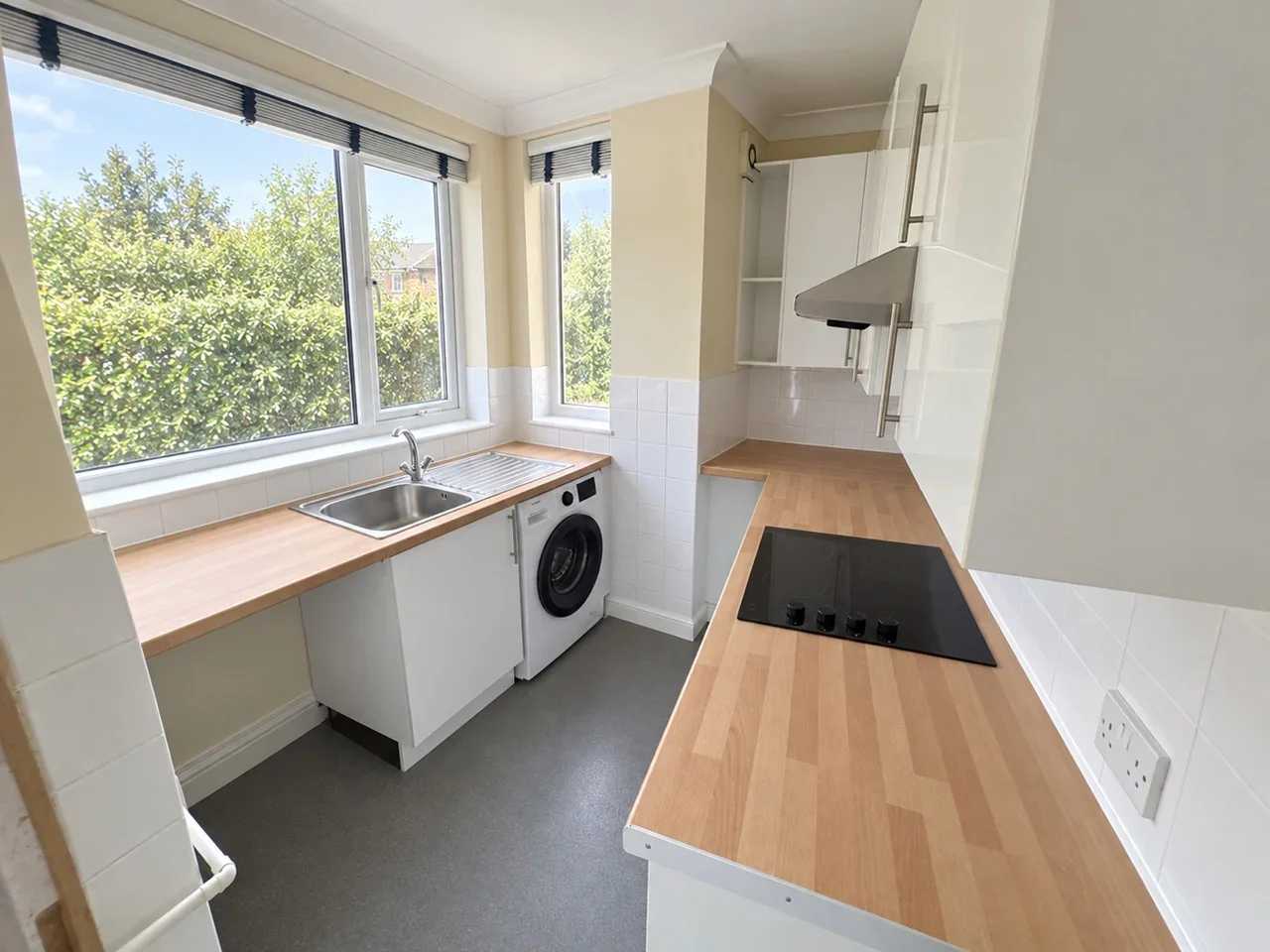 Flat Elmcourt Road in Greater London