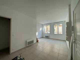 Appartement Place du XIV Juillet à Castillon-la-Bataille