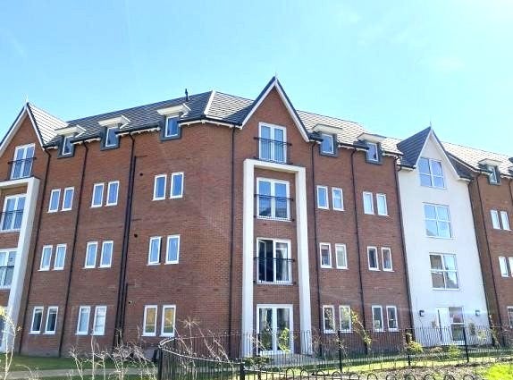 Flat Maplebeck Drive in Southport