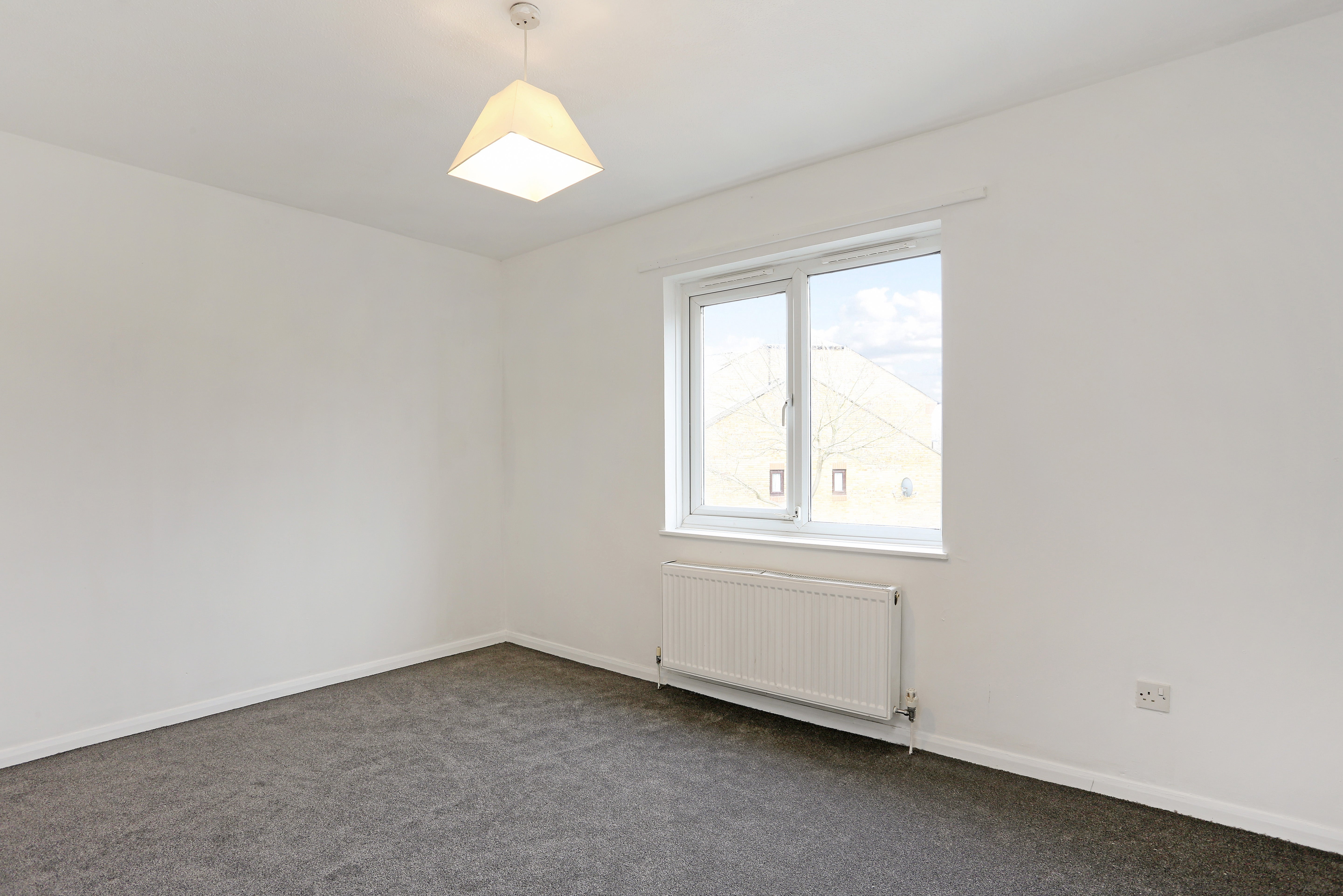 Flat Fambridge Close in Greater London