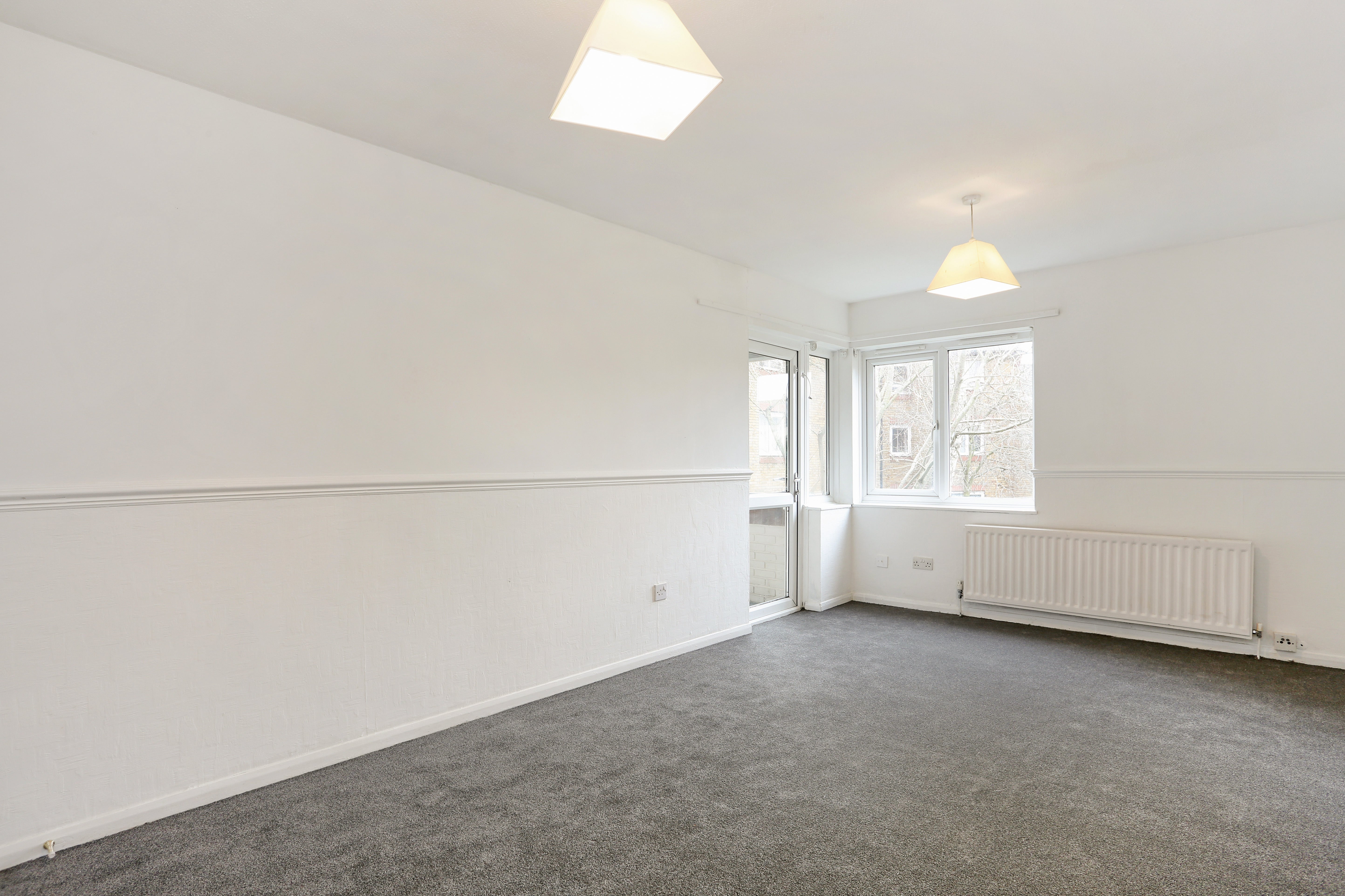 Flat Fambridge Close in Greater London
