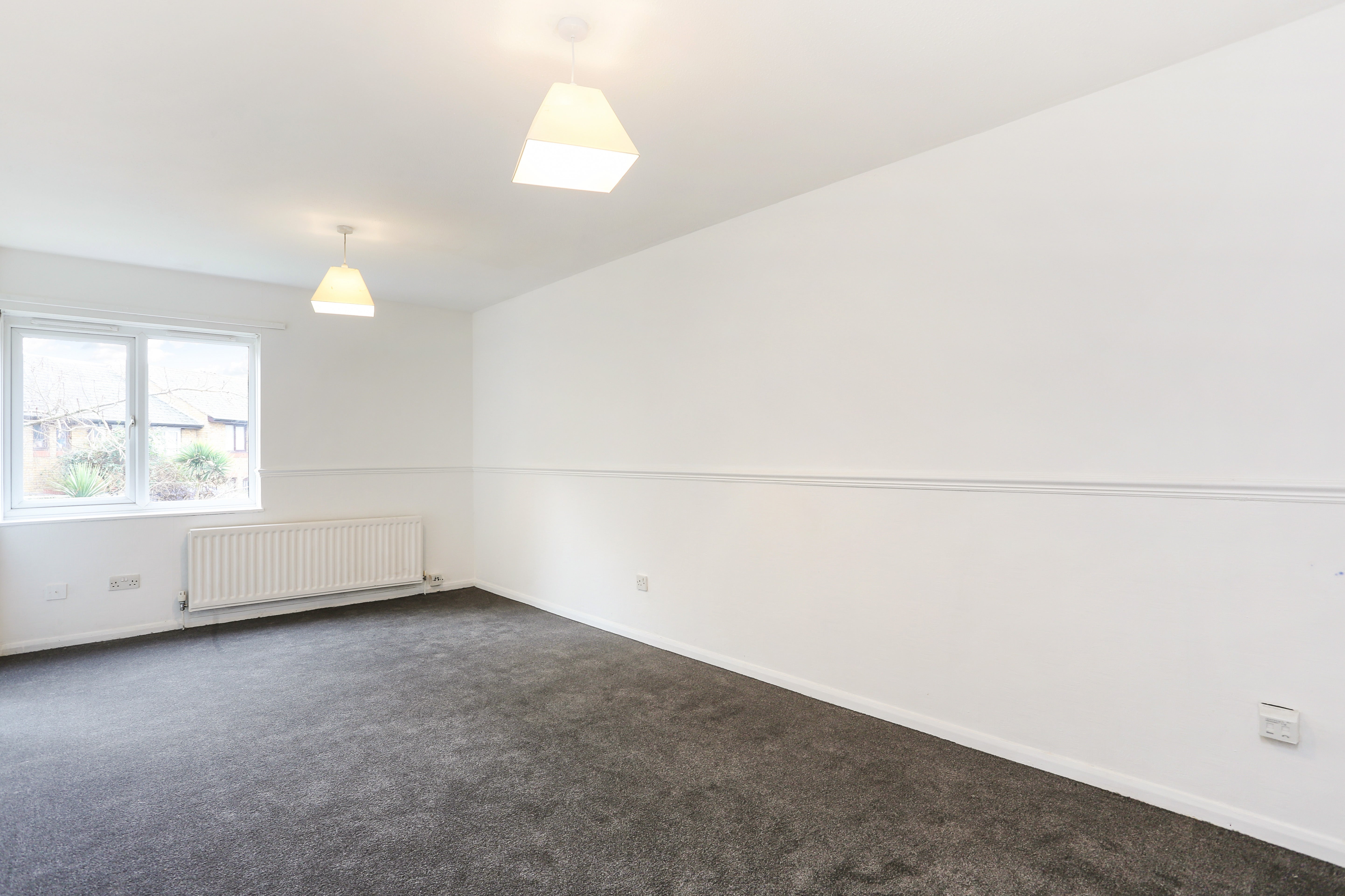 Flat Fambridge Close in Greater London