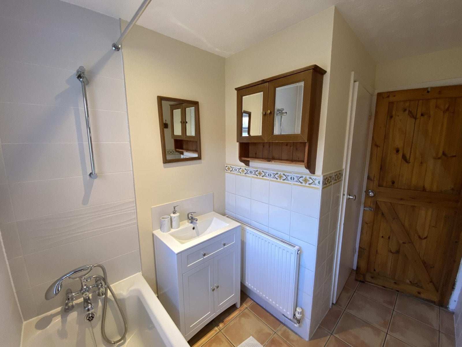 Room Hurst Road in Epsom and Ewell