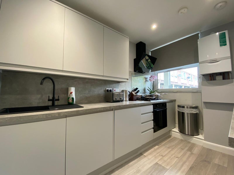 Room Clarence Gardens in Greater London
