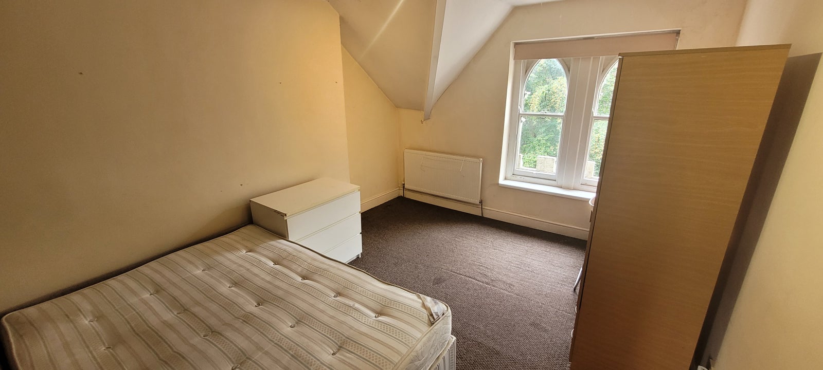 Flat Ninian Road in Cardiff