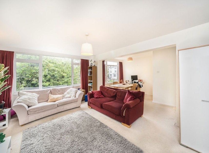 Flat Putney Hill in Greater London