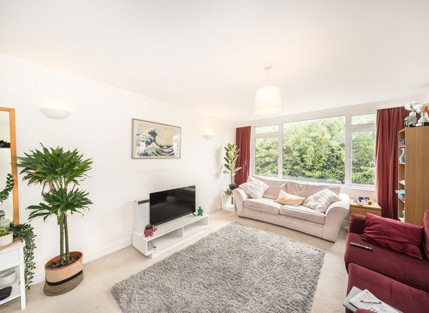 Flat Putney Hill in Greater London