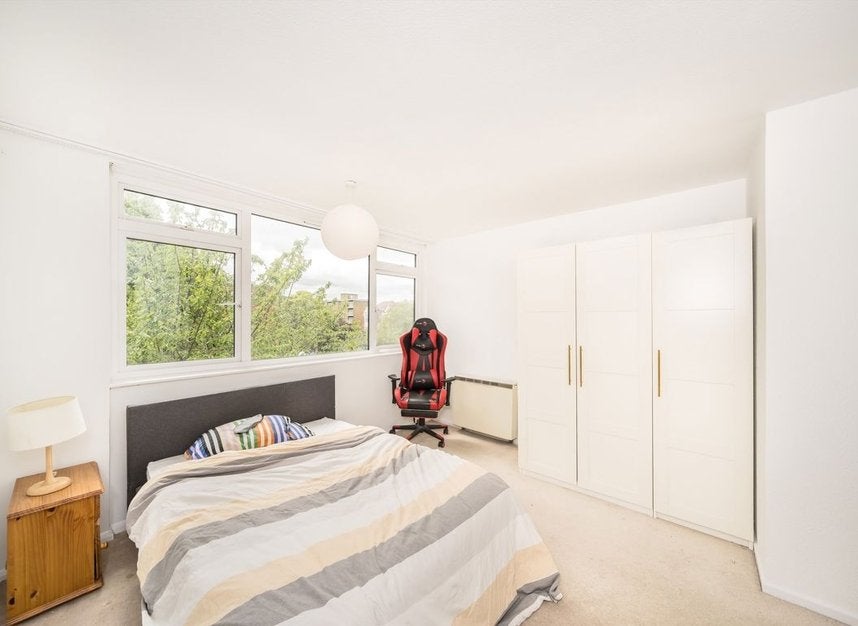 Flat Putney Hill in Greater London